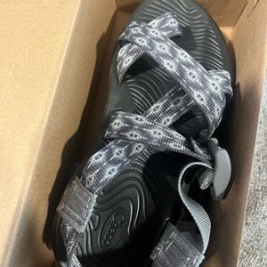 NEW IN BOX ZVOLV 2 Chacos